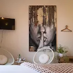 לינה וארוחת בוקר Bella Vista 2*